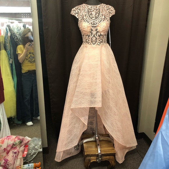 Just lowered price on all formals Stunning High Low Formal Wear Gown Pink size 0 - Picture 1 of 13